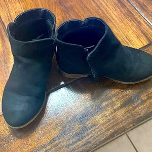 Black little girl ankle boots Cat and Jack size 11
